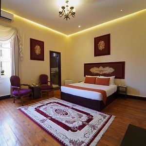 Camera standard con letto king size